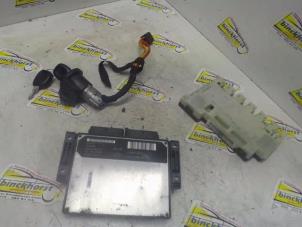 Gebruikte Kontaktslot + computer Renault Clio II Societe (SB) 1.9D Prijs € 52,50 Margeregeling aangeboden door Binckhorst BV