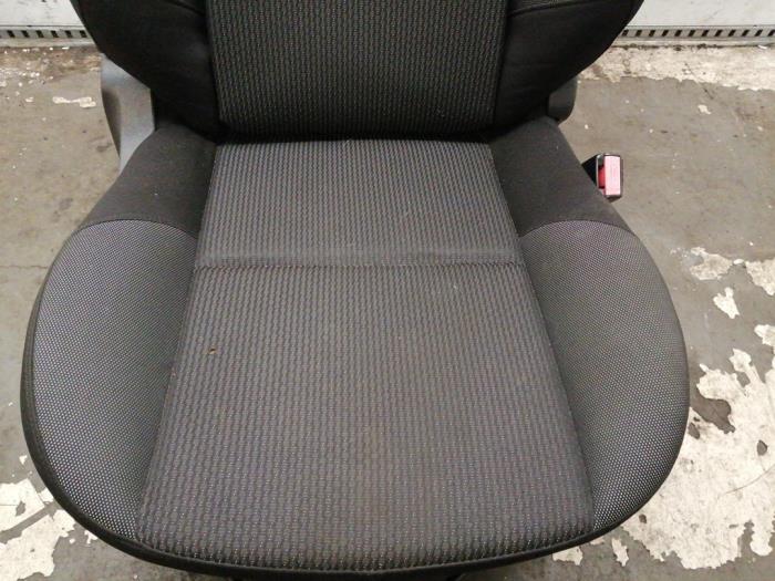 Stoel rechts Peugeot 207