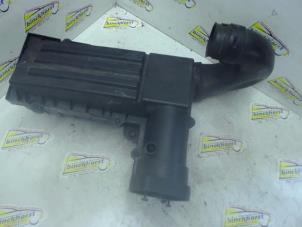 Gebruikte Luchtfilterhuis Volkswagen Passat Variant (3C5) 2.0 TDI 16V 140 Prijs € 52,50 Margeregeling aangeboden door Binckhorst BV