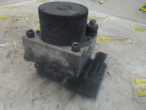 Gebruikte ABS Pomp Renault Clio III (BR/CR) 1.5 dCi 70 Prijs € 63,00 Margeregeling aangeboden door Binckhorst BV