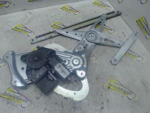 Gebruikte Ruitmechaniek 4Deurs rechts-achter Renault Grand Scénic III (JZ) 1.4 16V TCe 130 Prijs € 62,95 Margeregeling aangeboden door Binckhorst BV