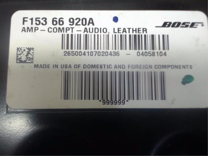 Radio versterker van een Mazda RX-8 (SE17) HP M6 2004