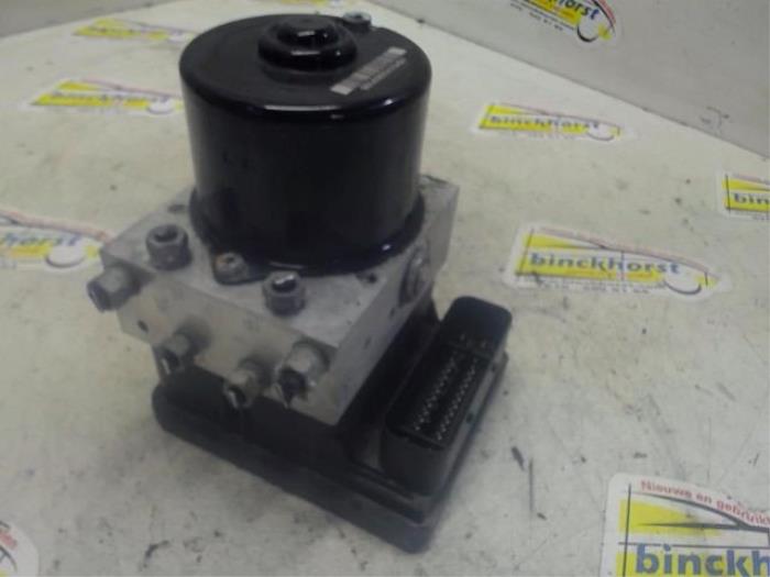 Gebruikte ABS Pomp Opel Astra H GTC (L08) 1.9 CDTi 16V Prijs € 78,75 Margeregeling aangeboden door Binckhorst BV