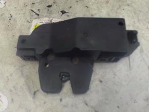 Gebruikte Slotmechaniek Achterklep Peugeot 307 Break (3E) 1.4 HDi Prijs € 26,25 Margeregeling aangeboden door Binckhorst BV