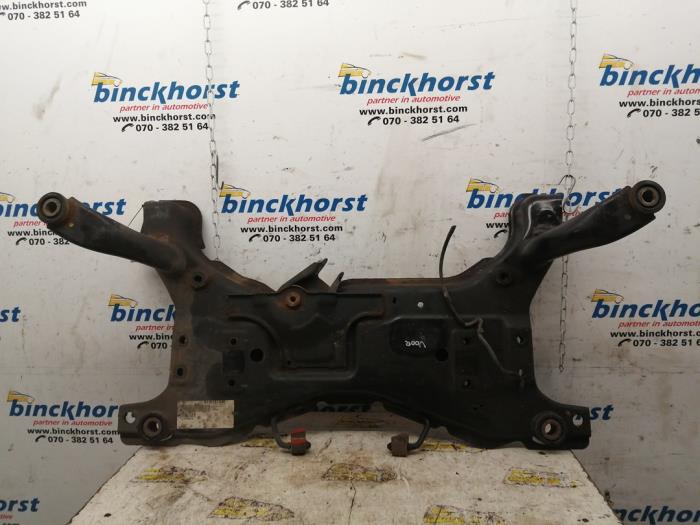 Subframe van een Volvo V50 (MW) 2.0 D 16V 2008