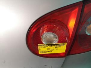 Gebruikte Achterlicht rechts Volkswagen Golf V (1K1) 1.6 FSI 16V Prijs € 21,00 Margeregeling aangeboden door Binckhorst BV
