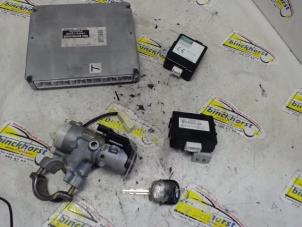 Gebruikte Kontaktslot + computer Toyota Avensis Verso (M20) 2.0 16V VVT-i D-4 Prijs € 157,50 Margeregeling aangeboden door Binckhorst BV
