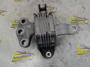 Gebruikte Motorrubber Opel Astra J Sports Tourer (PD8/PE8/PF8) 1.3 CDTI 16V ecoFlex Prijs € 31,50 Margeregeling aangeboden door Binckhorst BV