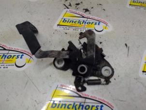 Gebruikte Slotmechaniek Motorkap Citroen C2 (JM) 1.6 16V VTR Prijs € 21,00 Margeregeling aangeboden door Binckhorst BV