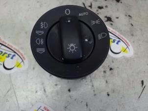 Gebruikte Licht Schakelaar Audi A4 Avant (B7) 2.0 TDI 16V Prijs € 31,50 Margeregeling aangeboden door Binckhorst BV