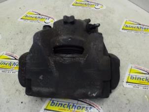 Gebruikte Remklauw (Tang) links-voor Renault Megane III Grandtour (KZ) 1.5 dCi 110 Prijs € 36,75 Margeregeling aangeboden door Binckhorst BV