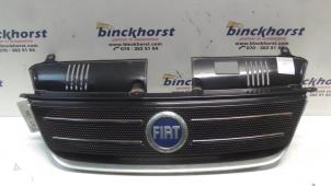 Gebruikte Grille Fiat Idea (350AX) 1.4 16V Prijs € 26,25 Margeregeling aangeboden door Binckhorst BV