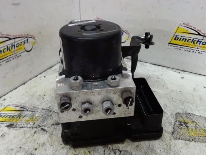 Gebruikte ABS Pomp Volvo V60 I (FW/GW) 2.4 D5 20V Prijs € 103,95 Margeregeling aangeboden door Binckhorst BV