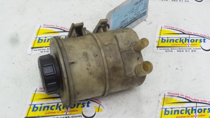 Gebruikte Servo Oliereservoir Renault Espace (JK) 2.2 dCi 16V Prijs € 21,00 Margeregeling aangeboden door Binckhorst BV