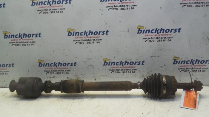 Gebruikte Aandrijfas links-voor Volvo V40 (VW) 1.9 TD Prijs € 52,50 Margeregeling aangeboden door Binckhorst BV