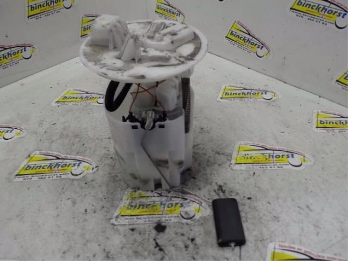 Gebruikte Tank element Pomp Renault Twingo III (AH) 1.0 SCe 70 12V Prijs € 78,75 Margeregeling aangeboden door Binckhorst BV
