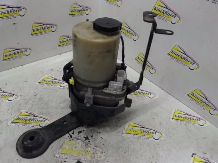 Gebruikte Pomp Servo Opel Vectra C 2.0 DTI 16V Prijs € 78,75 Margeregeling aangeboden door Binckhorst BV