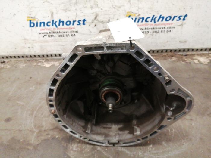 Versnellingsbak van een Mercedes-Benz C (W203) 1.8 C-200K 16V 2005