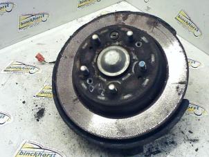 Gebruikte Fusee rechts-achter Honda FR-V (BE) 2.0 16V Prijs € 52,50 Margeregeling aangeboden door Binckhorst BV