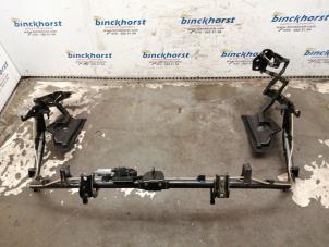 Gebruikte Cabriodak scharnier Peugeot 307 CC (3B) 2.0 16V Prijs € 105,00 Margeregeling aangeboden door Binckhorst BV