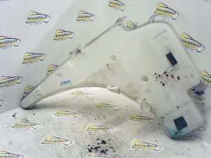 Gebruikte Ruitensproeiertank voor BMW 1 serie (E82) 120d 16V Prijs € 21,00 Margeregeling aangeboden door Binckhorst BV