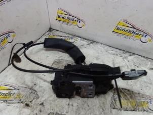 Gebruikte Slotmechaniek Portier 4Deurs rechts-voor Renault Grand Scénic III (JZ) 1.4 16V TCe 130 Prijs € 36,75 Margeregeling aangeboden door Binckhorst BV