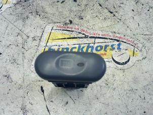 Gebruikte Schakelaar Achteruitverwarming Mitsubishi L-400 2.5 TD Prijs € 10,50 Margeregeling aangeboden door Binckhorst BV