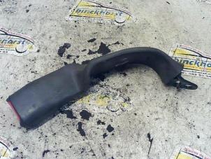 Gebruikte Veiligheidsgordel Insteek rechts-voor Mitsubishi L-400 2.5 TD Prijs € 21,00 Margeregeling aangeboden door Binckhorst BV