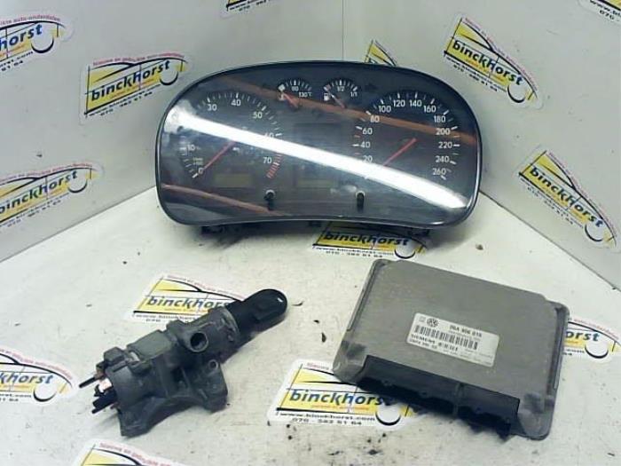 Gebruikte Contactslot + computer Volkswagen Golf IV (1J1) 1.6 Prijs € 78,75 Margeregeling aangeboden door Binckhorst BV