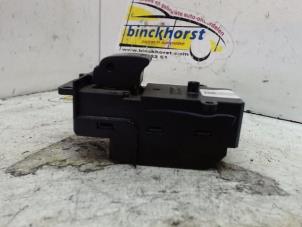Gebruikte Ruit schakelaar elektrisch Honda CR-V (RE/RM) 2.2 i-CTDi 16V Prijs € 26,25 Margeregeling aangeboden door Binckhorst BV