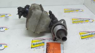 Gebruikte Hoofdremcilinder Renault Espace (JE) 2.0i RTE,RXE Prijs € 36,75 Margeregeling aangeboden door Binckhorst BV