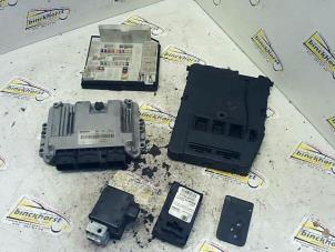 Gebruikte Kontaktslot + computer Renault Grand Scénic II (JM) 1.9 dCi 130 Prijs € 131,25 Margeregeling aangeboden door Binckhorst BV