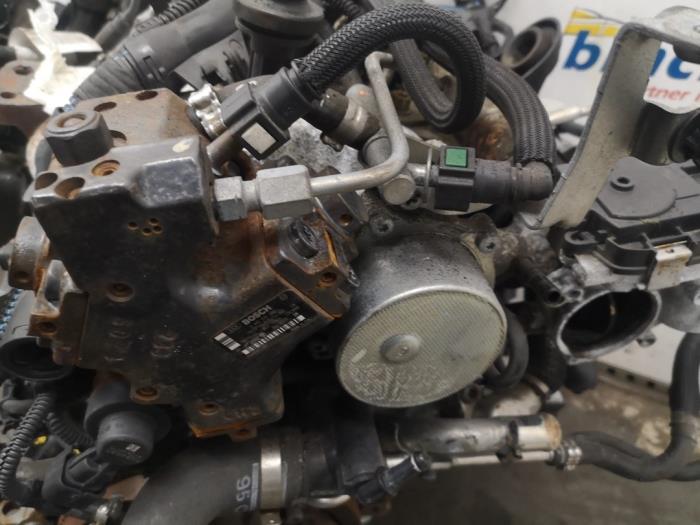 Motor van een Alfa Romeo MiTo (955) 1.3 JTDm 16V 2014