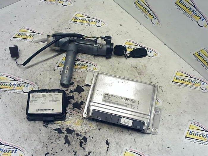 Gebruikte Kontaktslot + computer Hyundai Trajet 2.7 V6 24V Prijs € 156,45 Margeregeling aangeboden door Binckhorst BV