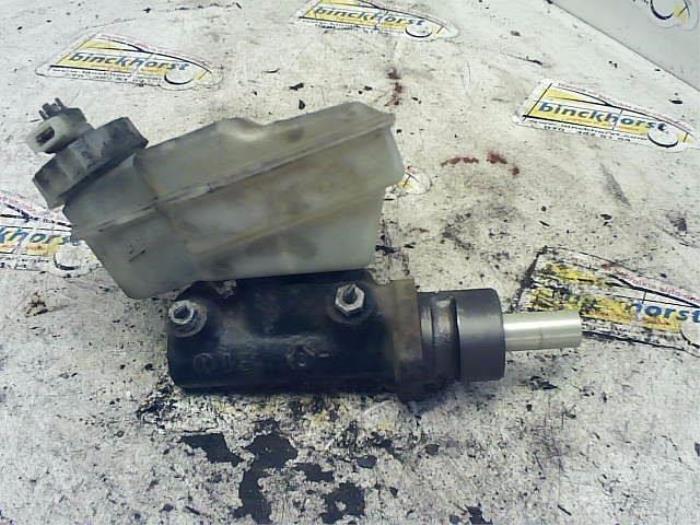 Gebruikte Hoofdremcilinder Volkswagen Transporter/Caravelle T4 2.4 D,Caravelle Prijs € 26,25 Margeregeling aangeboden door Binckhorst BV