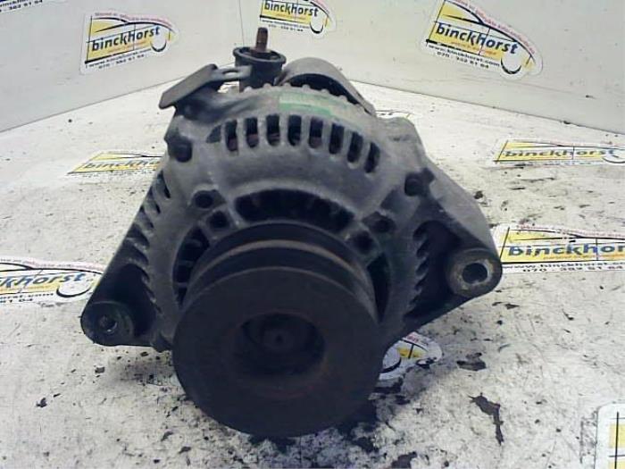 Dynamo van een Toyota 4Runner (N18) 3.0 TD 1998