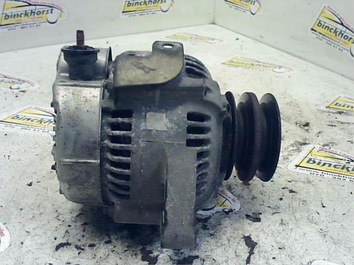 Dynamo van een Toyota 4Runner (N18) 3.0 TD 1998