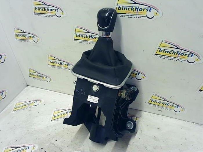 Gebruikte Versnellingspook Ford Grand C-Max (DXA) 1.6 Ti-VCT 16V Prijs € 36,75 Margeregeling aangeboden door Binckhorst BV