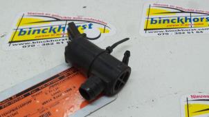 Gebruikte Ruitensproeierpomp voor Mitsubishi Colt (CJ) 1.3 GL,GLX 12V Prijs € 10,50 Margeregeling aangeboden door Binckhorst BV