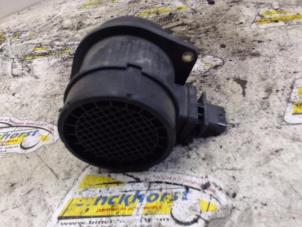 Gebruikte Luchthoeveelheidsmeter Hyundai Santa Fe II (CM) 2.2 CRDi 16V 4x4 Prijs € 31,45 Margeregeling aangeboden door Binckhorst BV