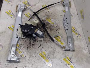 Gebruikte Ruitmechaniek 4Deurs rechts-voor Citroen C4 Cactus (0B/0P) 1.6 e-Hdi 92 Prijs € 42,00 Margeregeling aangeboden door Binckhorst BV