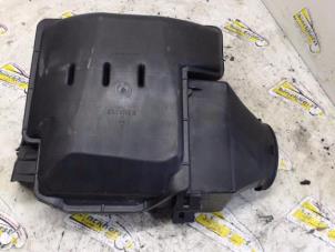 Gebruikte Luchtfilterhuis Renault Clio II (BB/CB) 1.6 16V Prijs € 21,00 Margeregeling aangeboden door Binckhorst BV