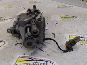 Gebruikte Oliepomp Renault Clio IV (5R) 0.9 Energy TCE 90 12V Prijs € 40,95 Margeregeling aangeboden door Binckhorst BV