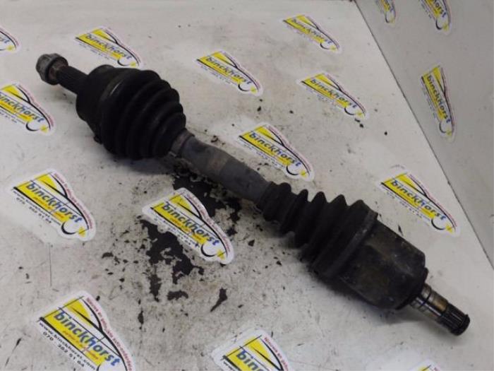 Gebruikte Aandrijfas links-voor Lancia Thesis (841) 3.0 V6 24V Prijs € 131,25 Margeregeling aangeboden door Binckhorst BV