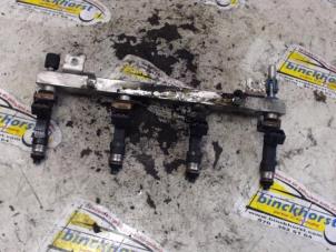 Gebruikte Injector brug Opel Astra H (L48) 1.4 16V Twinport Prijs € 63,00 Margeregeling aangeboden door Binckhorst BV