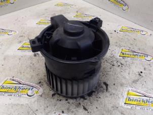 Gebruikte Kachel Ventilatiemotor Mitsubishi Colt (Z2/Z3) 1.1 12V Prijs € 36,75 Margeregeling aangeboden door Binckhorst BV