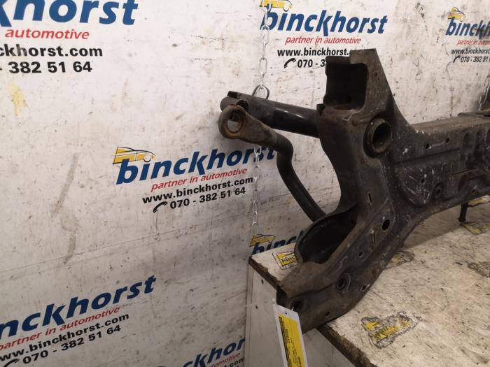Subframe van een Mitsubishi Colt (Z2/Z3) 1.1 12V 2009