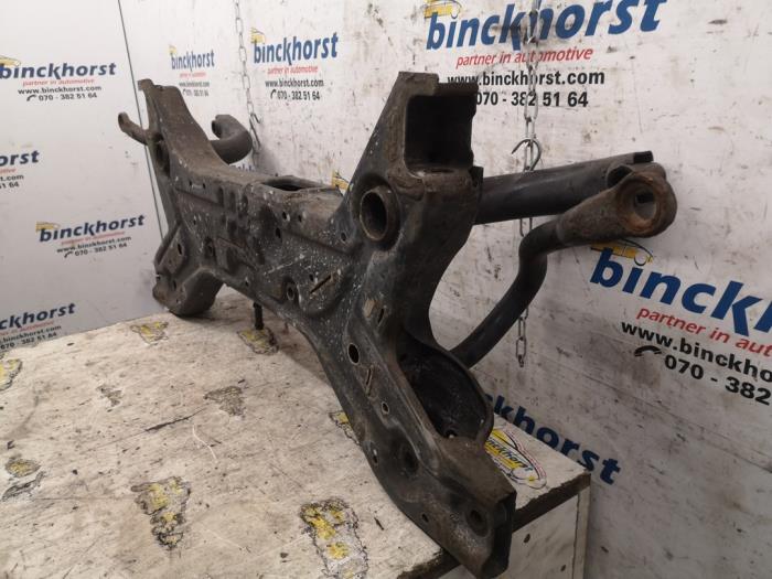 Subframe van een Mitsubishi Colt (Z2/Z3) 1.1 12V 2009