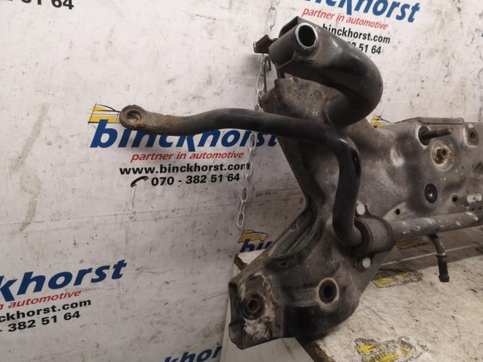 Subframe van een Mitsubishi Colt (Z2/Z3) 1.1 12V 2009