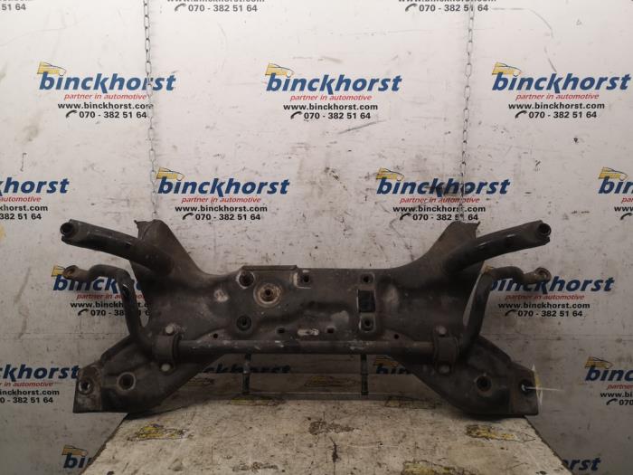 Subframe van een Mitsubishi Colt (Z2/Z3) 1.1 12V 2009